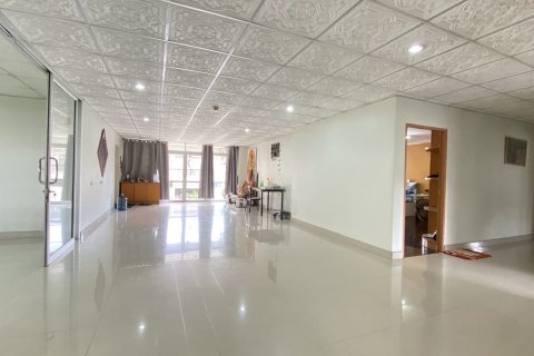Condo à Watthana, Bangkok, Thaïlande, 4 chambres № 200984 - photo 10