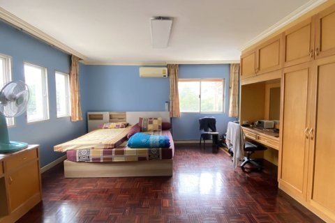 Condo à Watthana, Bangkok, Thaïlande, 4 chambres № 200984 - photo 2