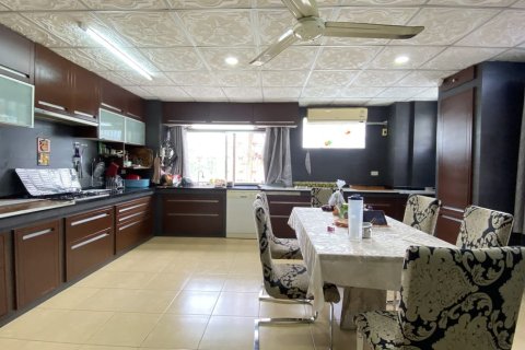 Condo à Watthana, Bangkok, Thaïlande, 4 chambres № 200984 - photo 12