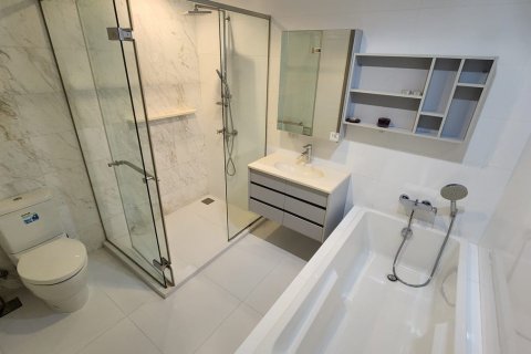 Condo à Watthana, Bangkok, Thaïlande, 1 chambre  № 200981 - photo 4