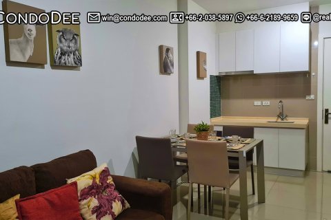 Condominio de 1 dormitorio en Huai Khwang, Bangkok, Tailandia № 200929 - foto 4