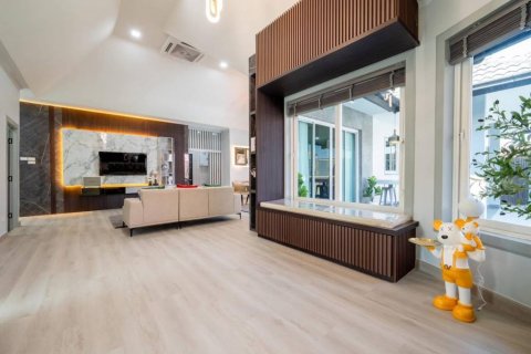 Chalet de 4 dormitorios en Pattaya, Tailandia № 119109 - foto 4