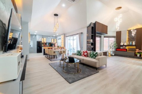 Villa in Pattaya, Thailand 4 bedrooms № 119109