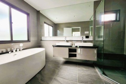 Condominio de 4 dormitorios en Bangkok, Tailandia № 180823 - foto 16