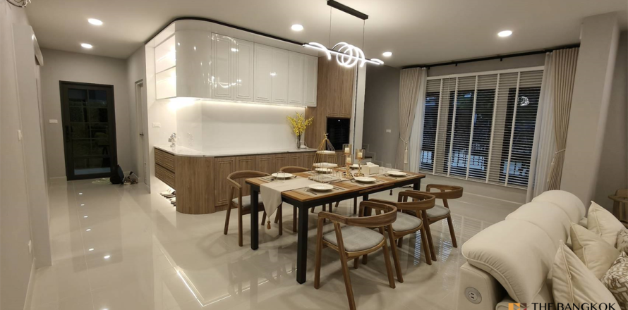 Haus in Bangkok, Thailand 4 Schlafzimmer № 190265