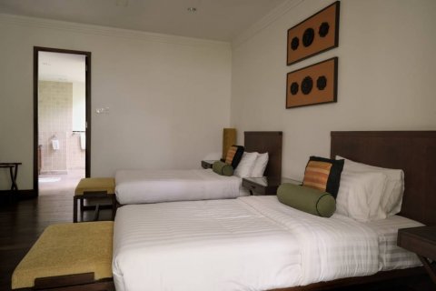 Chalet de 3 dormitorios en Surat Thani, Tailandia № 119289 - foto 8