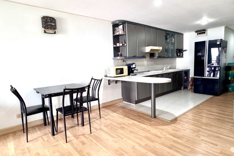 Condo in Khlong Toei, Bangkok, Thailand, 2 bedrooms  № 158990 - photo 2