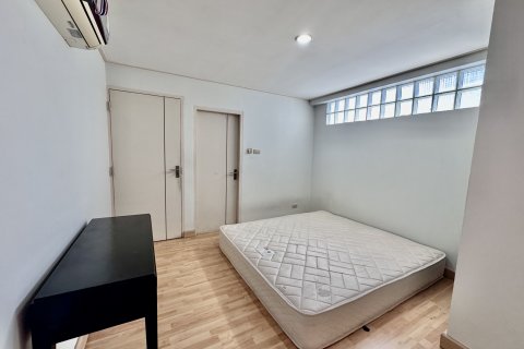 Condo in Khlong Toei, Bangkok, Thailand, 2 bedrooms  № 158990 - photo 4