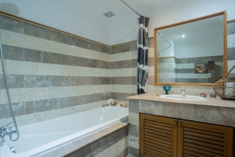 Condominio de 1 dormitorio en Bangkok, Tailandia № 210085 - foto 4