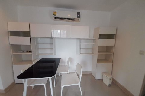 Condominio de 2 dormitorios en Huai Khwang, Bangkok, Tailandia № 47740 - foto 5