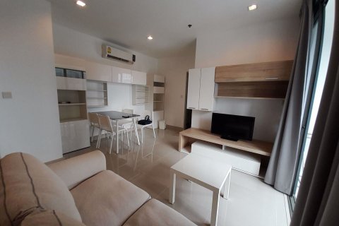 Condominio de 2 dormitorios en Huai Khwang, Bangkok, Tailandia № 47740 - foto 3