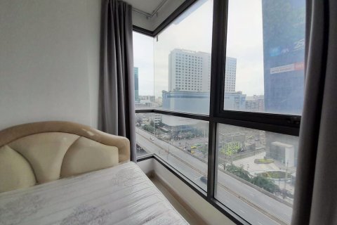 Condominio de 2 dormitorios en Huai Khwang, Bangkok, Tailandia № 47740 - foto 7