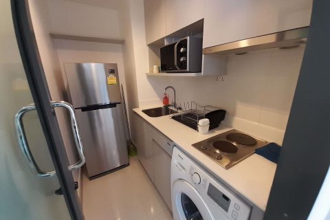 Condominio de 2 dormitorios en Huai Khwang, Bangkok, Tailandia № 47740 - foto 10