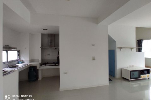 Casa de 3 dormitorios en Bang Kapi, Bangkok, Tailandia № 47743 - foto 2