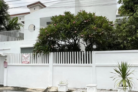 Casa de 5 dormitorios en Bangkok, Tailandia № 189415 - foto 3