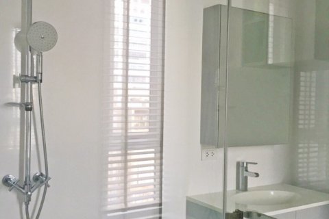 Condominio de 2 dormitorios en Bangkok, Tailandia № 66015 - foto 13