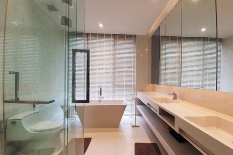 Condo in Bangkok, Thailand, 2 bedrooms  № 66013 - photo 11