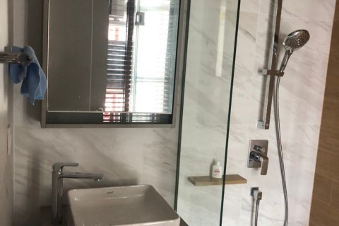 Condominio de 2 dormitorios en Watthana, Bangkok, Tailandia № 144835 - foto 8