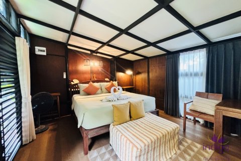 Casa de 6 dormitorios en Hang Dong, Tailandia № 209946 - foto 8