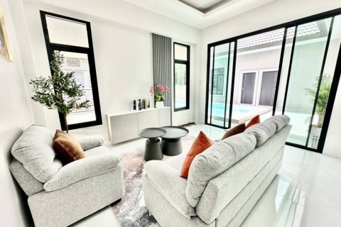 Chalet de 4 dormitorios en Hua Hin, Tailandia № 155295 - foto 2