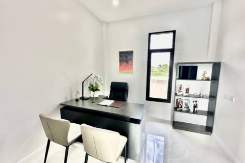 Chalet de 4 dormitorios en Hua Hin, Tailandia № 155295 - foto 10