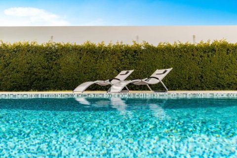 Chalet de 4 dormitorios en Hua Hin, Tailandia № 156363 - foto 3