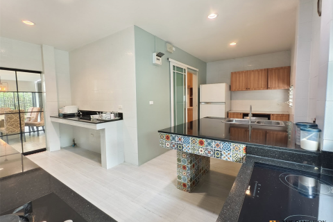 House in Bangkok, Thailand 6 bedrooms № 189134