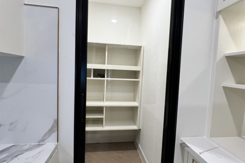 House in Bangkok, Thailand 4 bedrooms № 189132