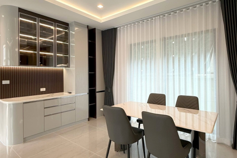 House in Bangkok, Thailand 3 bedrooms № 189130 - photo 3