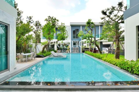 Casa de 6 dormitorios en Pattaya, Tailandia № 198458