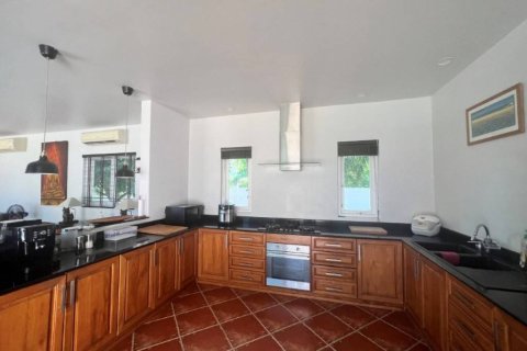 Chalet de 3 dormitorios en Prachuap Khiri Khan, Tailandia № 157428 - foto 10