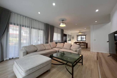 Casa de 3 dormitorios en Sattahip, Tailandia № 157432 - foto 3