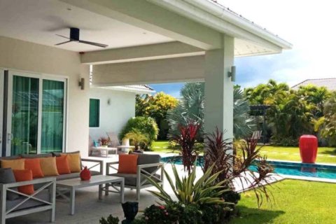 Chalet de 3 dormitorios en Hua Hin, Tailandia № 157429 - foto 5