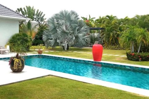 Chalet de 3 dormitorios en Hua Hin, Tailandia № 157429 - foto 2