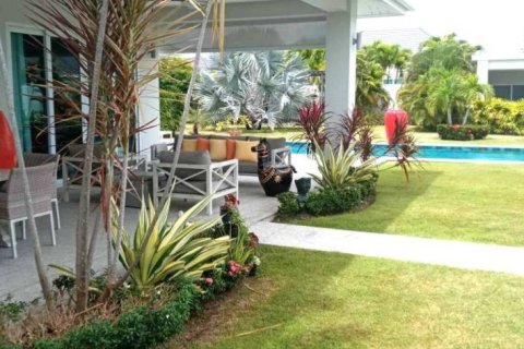 Chalet de 3 dormitorios en Hua Hin, Tailandia № 157429 - foto 4