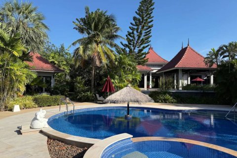 Chalet de 5 dormitorios en Hua Hin, Tailandia № 157431 - foto 2