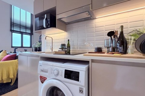 Condominio de 1 dormitorio en Thonburi, Bangkok, Tailandia № 166905 - foto 12