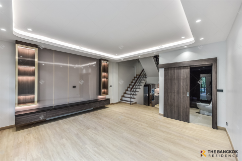 Townhouse in Bangkok, Thailand 4 bedrooms № 190456 - photo 5