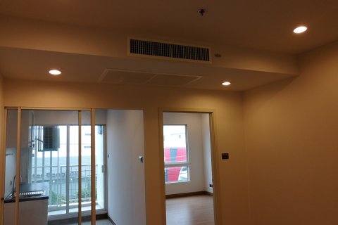 Condo in Huai Khwang, Bangkok, Thailand, 2 bedrooms  № 200586 - photo 9
