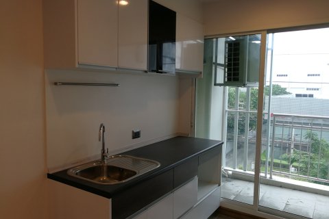 Condo in Huai Khwang, Bangkok, Thailand, 2 bedrooms  № 200586 - photo 7