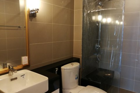 Condo in Huai Khwang, Bangkok, Thailand, 2 bedrooms  № 200586 - photo 2