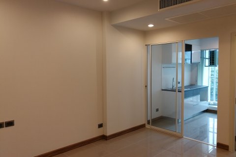 Condo in Huai Khwang, Bangkok, Thailand, 2 bedrooms  № 200586 - photo 8