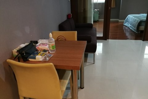 Condominio de 1 dormitorio en Khlong Toei, Bangkok, Tailandia № 200583 - foto 5