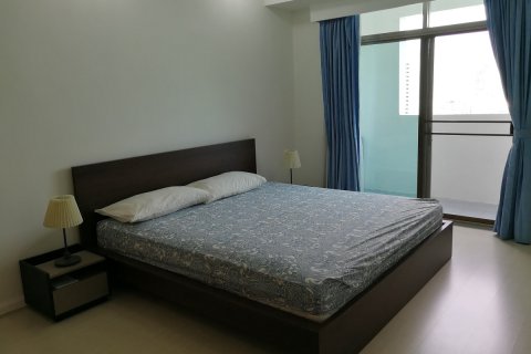 Condo in Watthana, Bangkok, Thailand, 3 bedrooms  № 200585 - photo 13
