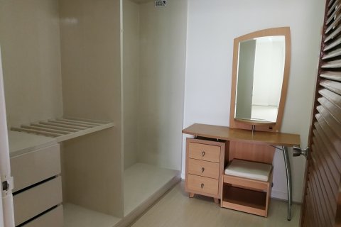 Condo in Watthana, Bangkok, Thailand, 3 bedrooms  № 200585 - photo 14