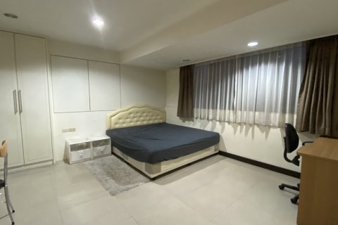 Condo in Watthana, Bangkok, Thailand, 3 bedrooms  № 200585 - photo 22
