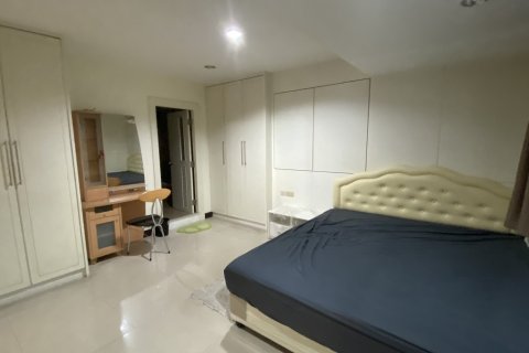 Condo in Watthana, Bangkok, Thailand, 3 bedrooms  № 200585 - photo 23