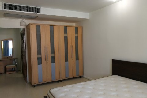 Condo in Watthana, Bangkok, Thailand, 3 bedrooms  № 200585 - photo 15