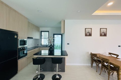 Chalet de 3 dormitorios en Pran Buri, Tailandia № 172695 - foto 8