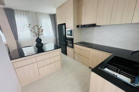 Chalet de 3 dormitorios en Pran Buri, Tailandia № 172695 - foto 9